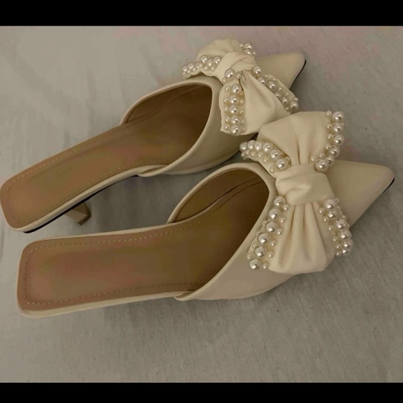 Ivory / white Bow & Faux Pearl Decor Mule kitten heel Pumps - Picture 3 of 3